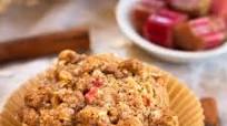 Rhubarb Oat Muffins with Cinnamon Butter Crumble Rhubarb Oat Muffins with Cinnamon Butter Crumble