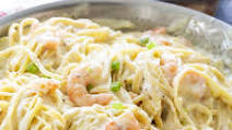 Cheesy Garlic Shrimp Alfredo Cheesy Garlic Shrimp Alfredo