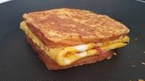 Tost Makinesi Kullanmadan Tavada Yumurtalı Tost Tarifi Tost Makinesi Kullanmadan Tavada Yumurtalı Tost Tarifi