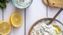 Tzatziki - Sauce au Concombre et Yaourt (la recette de ma famille) Tzatziki - Sauce au Concombre et Yaourt (la recette de ma famille)