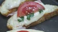 Bruschettas 🍅🧀 de pan casero🥖 Bruschettas 🍅🧀 de pan casero🥖