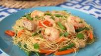 BAMI DE CERDO Y CAMARONES BAMI DE CERDO Y CAMARONES