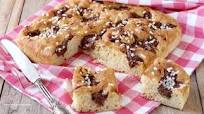 FOCACCIA SOFFICE ALLA NUTELLA CON IMPASTO FACILE FOCACCIA SOFFICE ALLA NUTELLA CON IMPASTO FACILE