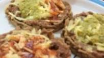 Sopes con orruritas de carnitas, en su masa Sopes con orruritas de carnitas, en su masa
