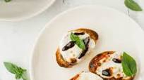 Oven-Roasted Tomato Bruschetta with Mozzarella and Pesto Oven-Roasted Tomato Bruschetta with Mozzarella and Pesto