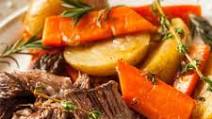 Slow Cooker Pot Roast Recipe (LOW CALORIE) Slow Cooker Pot Roast Recipe (LOW CALORIE)