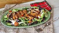 Ensalada de pollo barbacoa, receta en vídeo de un plato muy de verano Ensalada de pollo barbacoa, receta en vídeo de un plato muy de verano