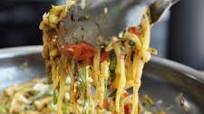 Caprese Zucchini Noodles (7 ingredients, low-carb, gluten-free, healthy-ish, vegan option) Caprese Zucchini Noodles (7 ingredients, low-carb, gluten-free, healthy-ish, vegan option)