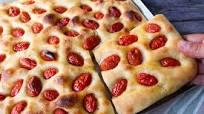 Focaccia ai pomodorini con licoli Focaccia ai pomodorini con licoli