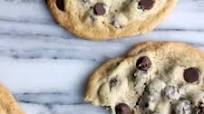 Thin and Crispy Chocolate Chip Cookies Thin and Crispy Chocolate Chip Cookies