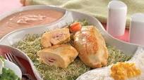 Pechugas rellenas de queso y jamón con salsa de chipotle Pechugas rellenas de queso y jamón con salsa de chipotle