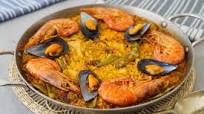 Paella mixta con marisco, carne y verduras. Receta de arroz deliciosa Paella mixta con marisco, carne y verduras. Receta de arroz deliciosa