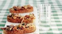 focaccia-crostini with mushrooms focaccia-crostini with mushrooms