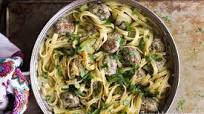 Skinny Fettuccine Alfredo with meatballs Skinny Fettuccine Alfredo with meatballs
