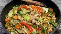 Chinese Stir-Fried Bok Choy with Spaghetti Chinese Stir-Fried Bok Choy with Spaghetti