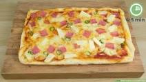 How to Make a Hawaiian Pizza How to Make a Hawaiian Pizza