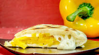Focaccia Farcita in Padella - Facile e Veloce in 15 Minuti Focaccia Farcita in Padella - Facile e Veloce in 15 Minuti
