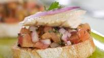 Tosta de tomate y atún - Gurmé Tosta de tomate y atún - Gurmé