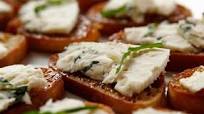Bruschetta with Figs and Blue Cheese Bruschetta with Figs and Blue Cheese
