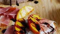 Grilled Peach and Parma Ham Bruschetta With Cream Cheese Grilled Peach and Parma Ham Bruschetta With Cream Cheese