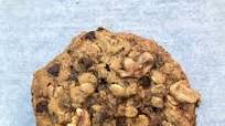Crispy Oatmeal Chocolate Chip Cookies Crispy Oatmeal Chocolate Chip Cookies