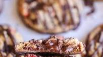 Chocolate-Dipped Strawberry Chocolate Chip Cookies Chocolate-Dipped Strawberry Chocolate Chip Cookies