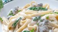 Creamy Garlic Parmesan Fettuccine Alfredo (+Video) Creamy Garlic Parmesan Fettuccine Alfredo (+Video)