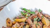 Garlic butter chicken and potatoes: a really quick sautéed chicken preparation! Garlic butter chicken and potatoes: a really quick sautéed chicken preparation!