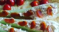 Barchette di sedano con ricotta fresca, habanero e scaglie di bottarga di muggine Barchette di sedano con ricotta fresca, habanero e scaglie di bottarga di muggine