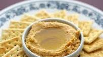 Crackers and Hummus Crackers and Hummus