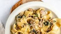 One Pot Cheesy Mushroom Spinach Beef Pasta