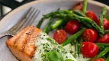 Grilled Salmon with Creamy Pesto Sauce Grilled Salmon with Creamy Pesto Sauce