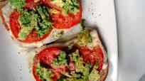 Bocadillo de Pan Ezequiel con Pollo y Aguacate Bocadillo de Pan Ezequiel con Pollo y Aguacate