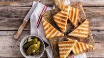 Kavurmalı tost tarifi Kavurmalı tost tarifi