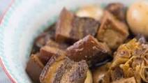 Braised Pork Belly in Soy Sauce (Tau Yew Bak) Braised Pork Belly in Soy Sauce (Tau Yew Bak)