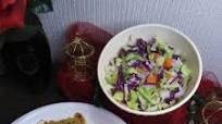 Chicken biryani, raita aur salad Chicken biryani, raita aur salad