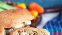 Hot Roast Beef Sandwich with Sautéed Mushrooms and Onions Hot Roast Beef Sandwich with Sautéed Mushrooms and Onions