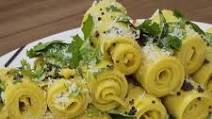 गुजराती खांडवी (Gujarati khandvi recipe in hindi) गुजराती खांडवी (Gujarati khandvi recipe in hindi)