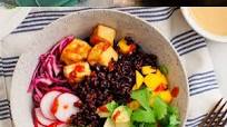 10 Meal-Worthy Rice Bowls Under 400 Calories 10 Meal-Worthy Rice Bowls Under 400 Calories