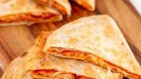 Super Easy Pepperoni Pizza Quesadillas Super Easy Pepperoni Pizza Quesadillas