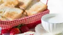 Pan tostado con mermelada y queso Pan tostado con mermelada y queso