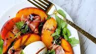 Ensalada de burrata con melocotones al grill Ensalada de burrata con melocotones al grill