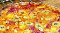 Pizza with banana and curry Pizza with banana and curry