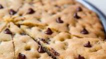 Chocolate Chip Cookie Pizza Chocolate Chip Cookie Pizza