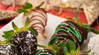 Chocolate-Covered Christmas Strawberries Chocolate-Covered Christmas Strawberries