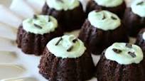 Gluten-free Chocolate Bundt Cakes with Mint Frosting Gluten-free Chocolate Bundt Cakes with Mint Frosting