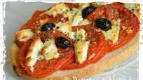 Bruschetta aux tomates et au fromage de chèvre Bruschetta aux tomates et au fromage de chèvre