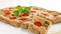 Focaccia med cherrytomater og frisk basilikum Focaccia med cherrytomater og frisk basilikum