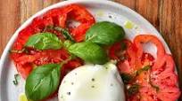 Heirloom Tomato Burrata Caprese Salad (Burrata Salad) Heirloom Tomato Burrata Caprese Salad (Burrata Salad)