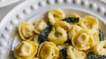 Cheese Tortellini in Garlic Butter Sauce Cheese Tortellini in Garlic Butter Sauce